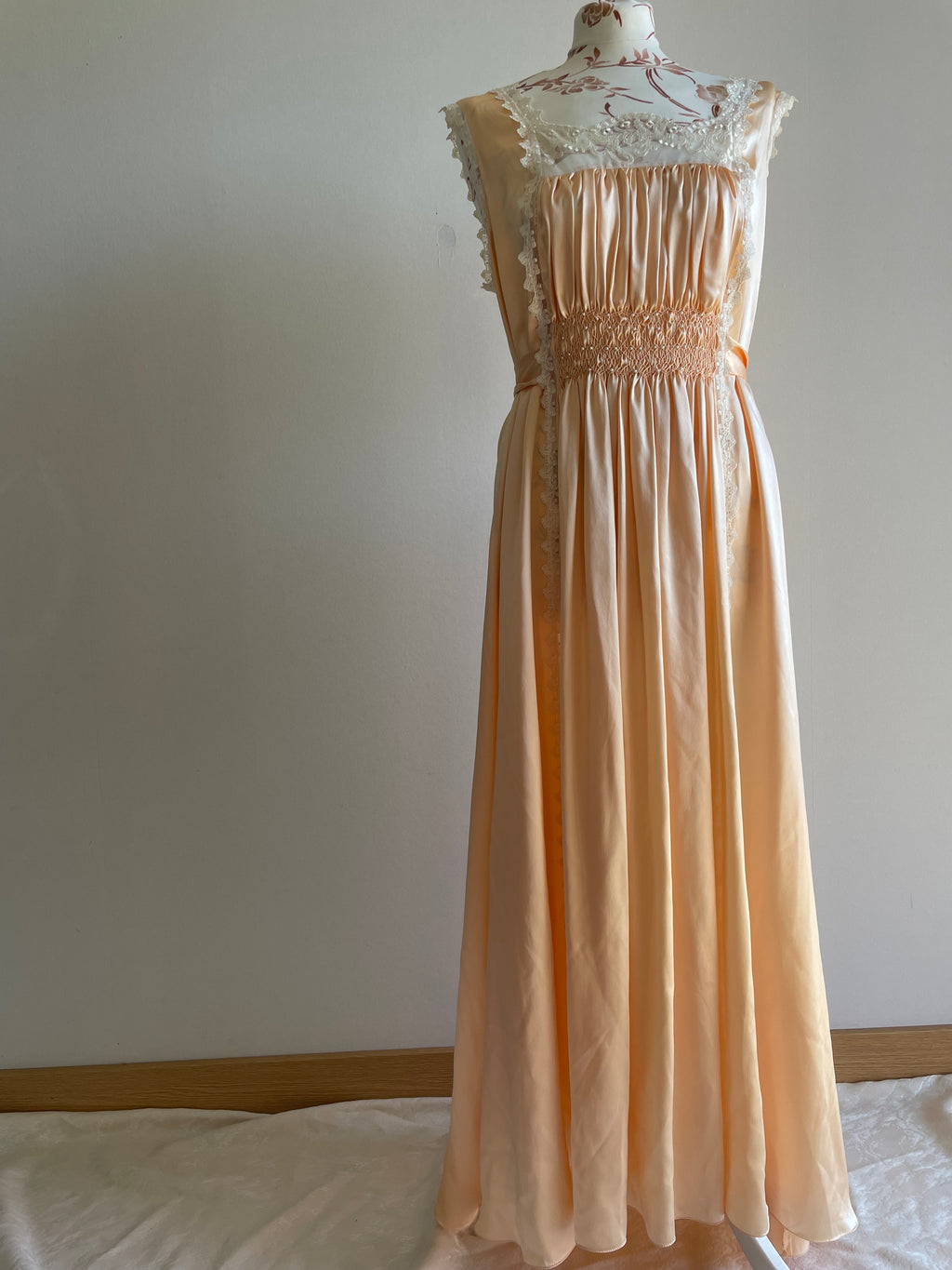 80’s Saxon England 100% pure silk negligé