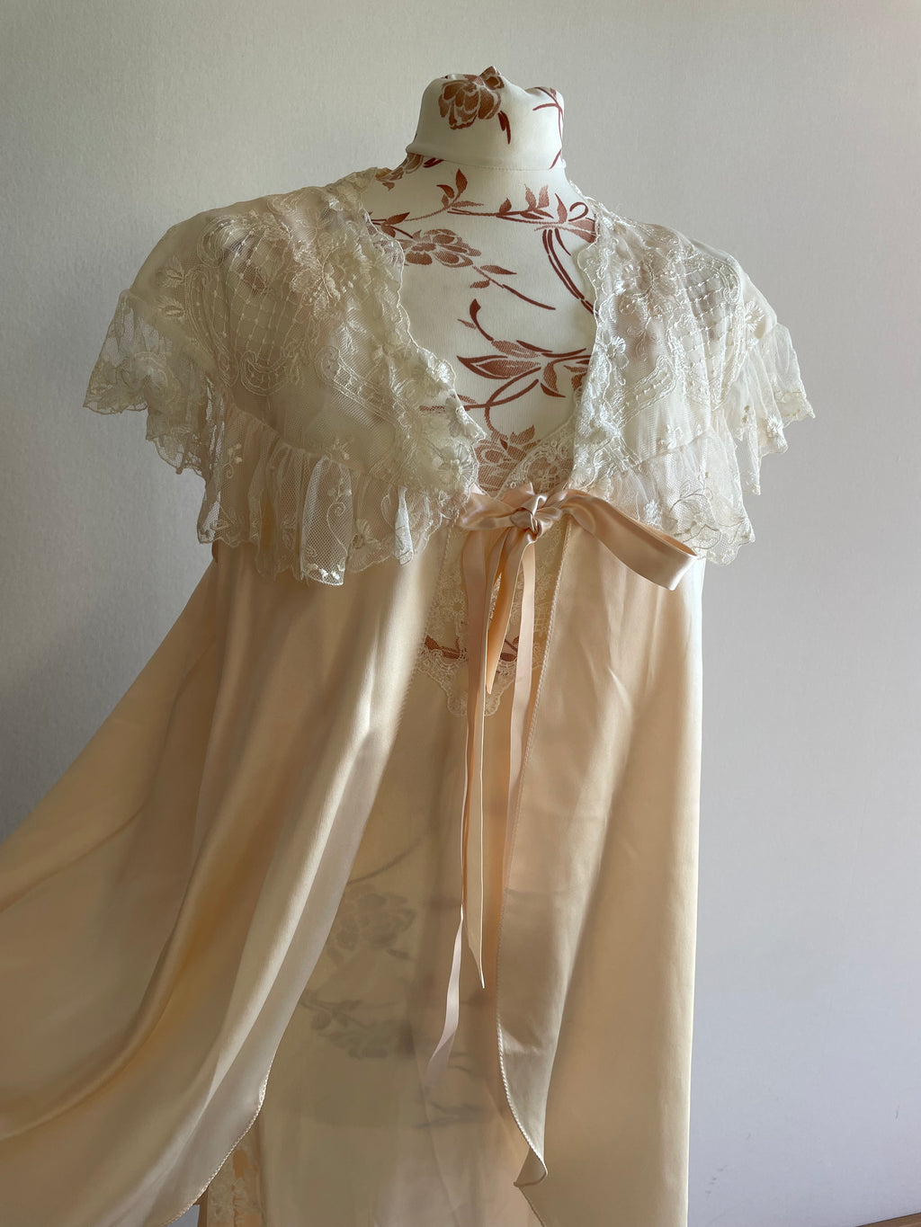 80’s Saxon England pure silk neglige