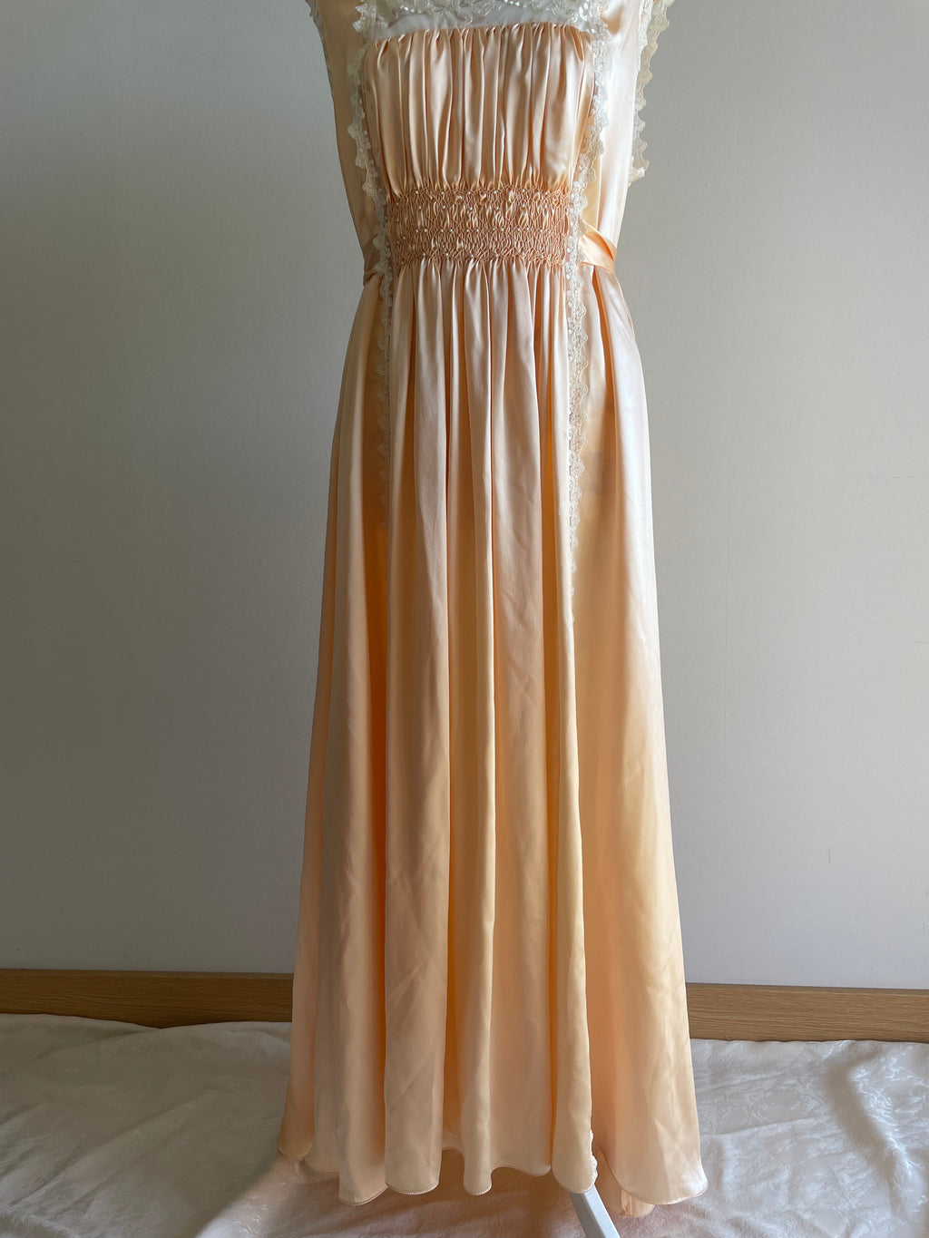 80’s Saxon England 100% pure silk negligé