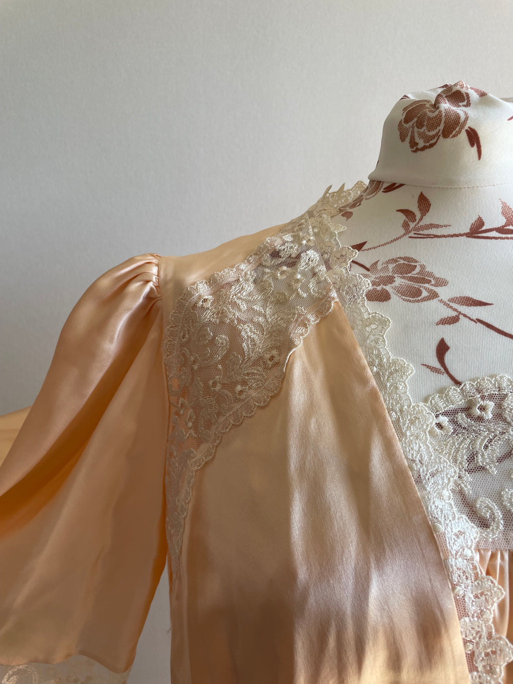 80’s Saxon England 100% pure silk negligé