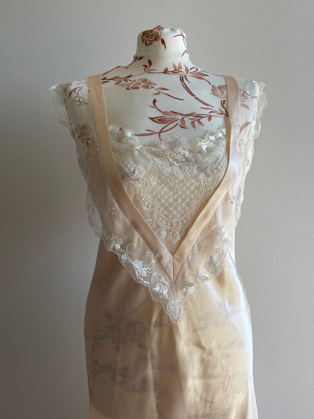 Vintage 80’s Saxons England 100% pure silk neglige