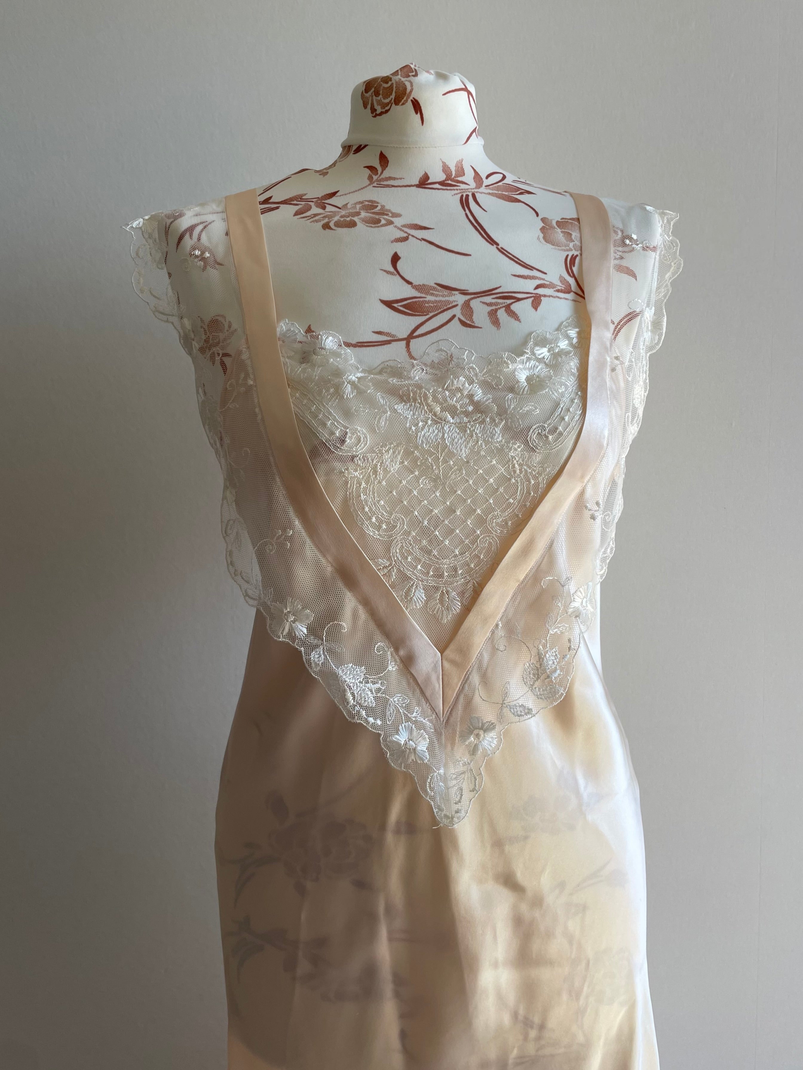 Vintage 80’s Saxons England 100% pure silk neglige