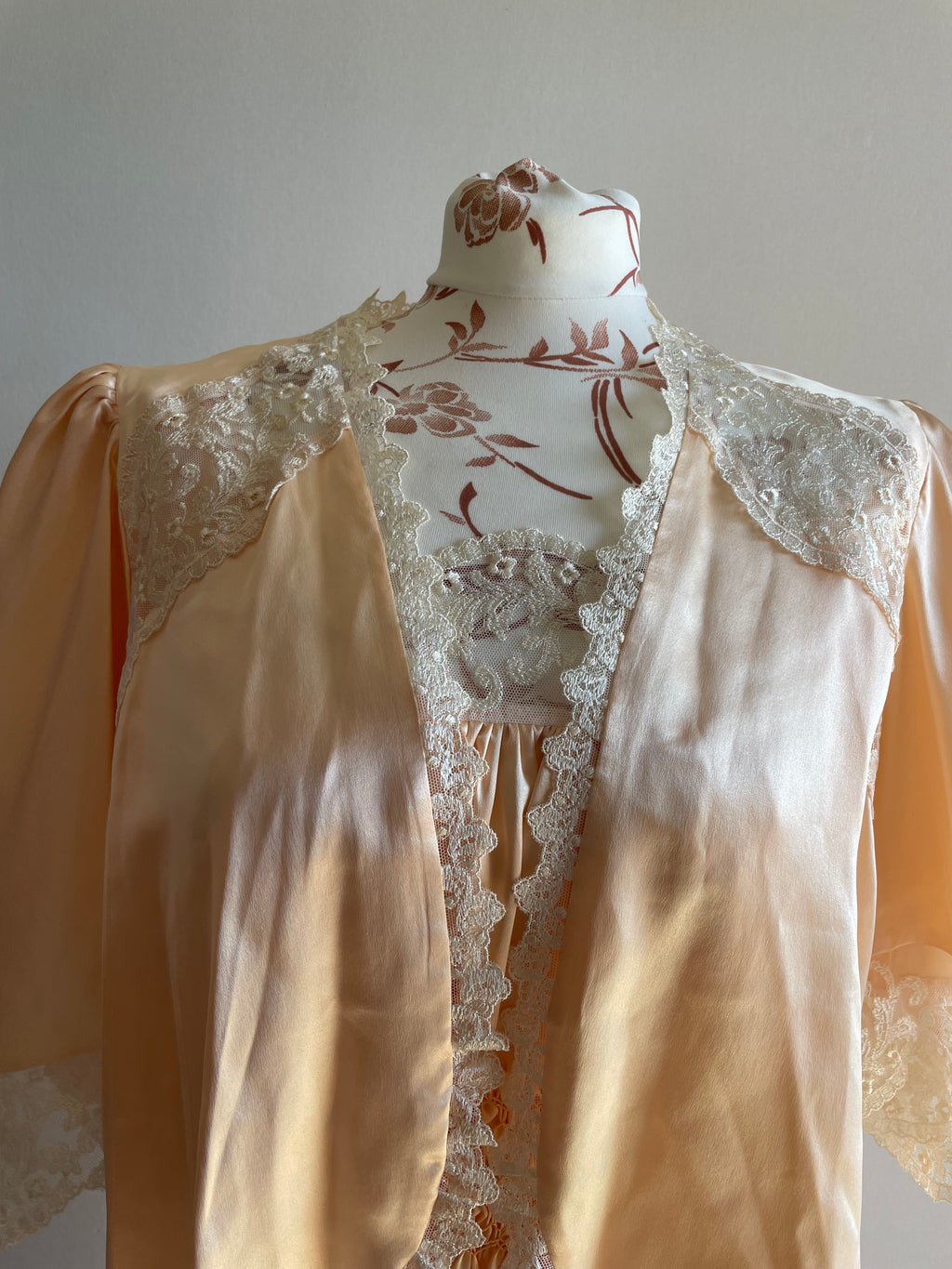 80’s Saxon England 100% pure silk negligé
