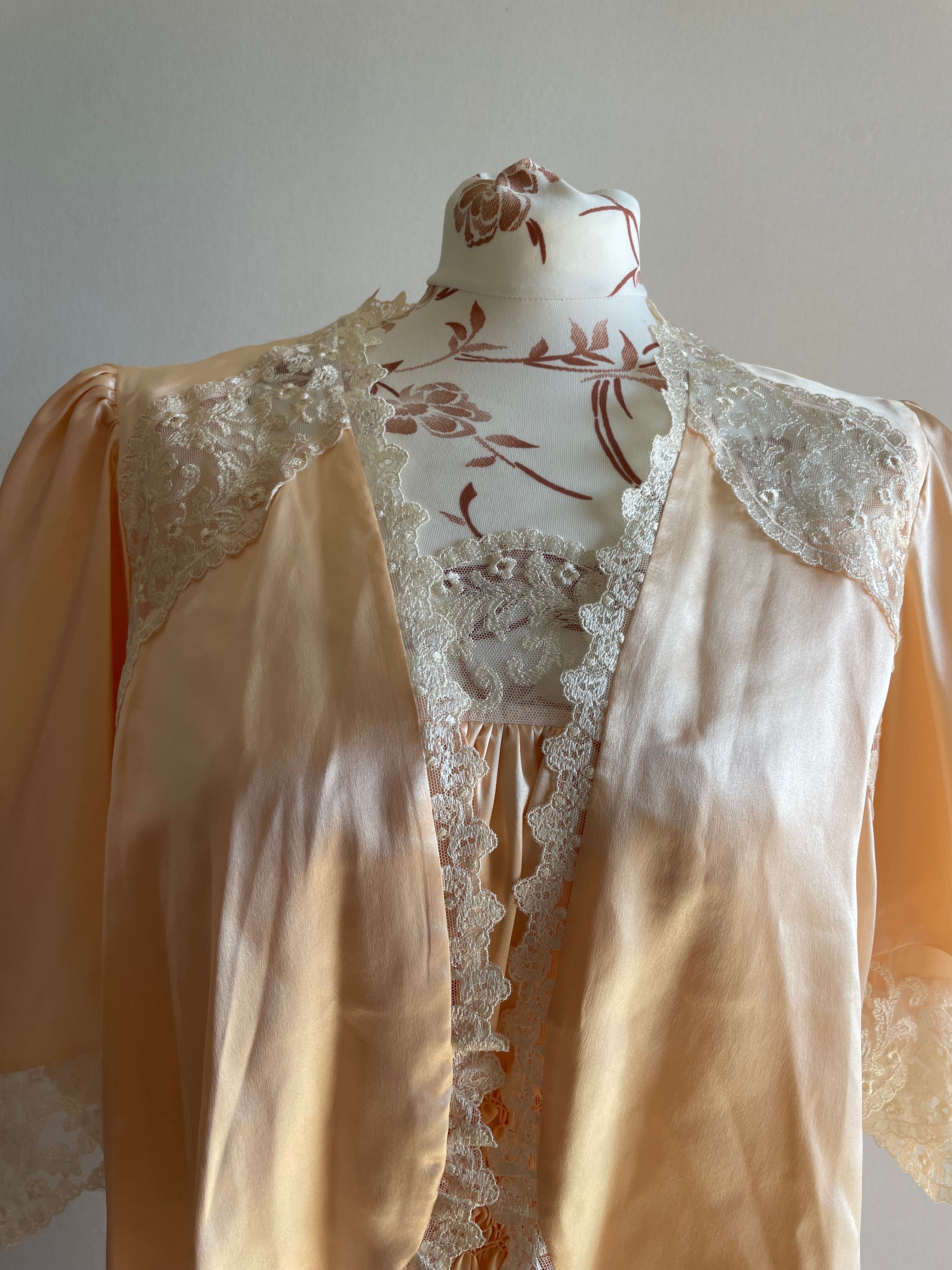 80’s Saxon England 100% pure silk negligé