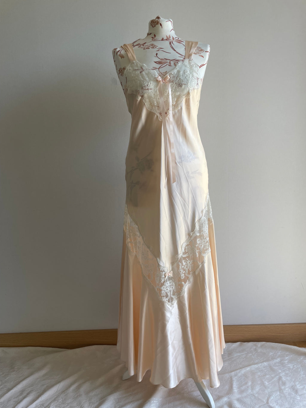 80’s Saxon England pure silk neglige