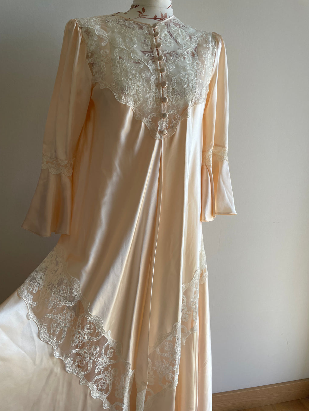 Vintage 80’s Saxons England 100% pure silk neglige