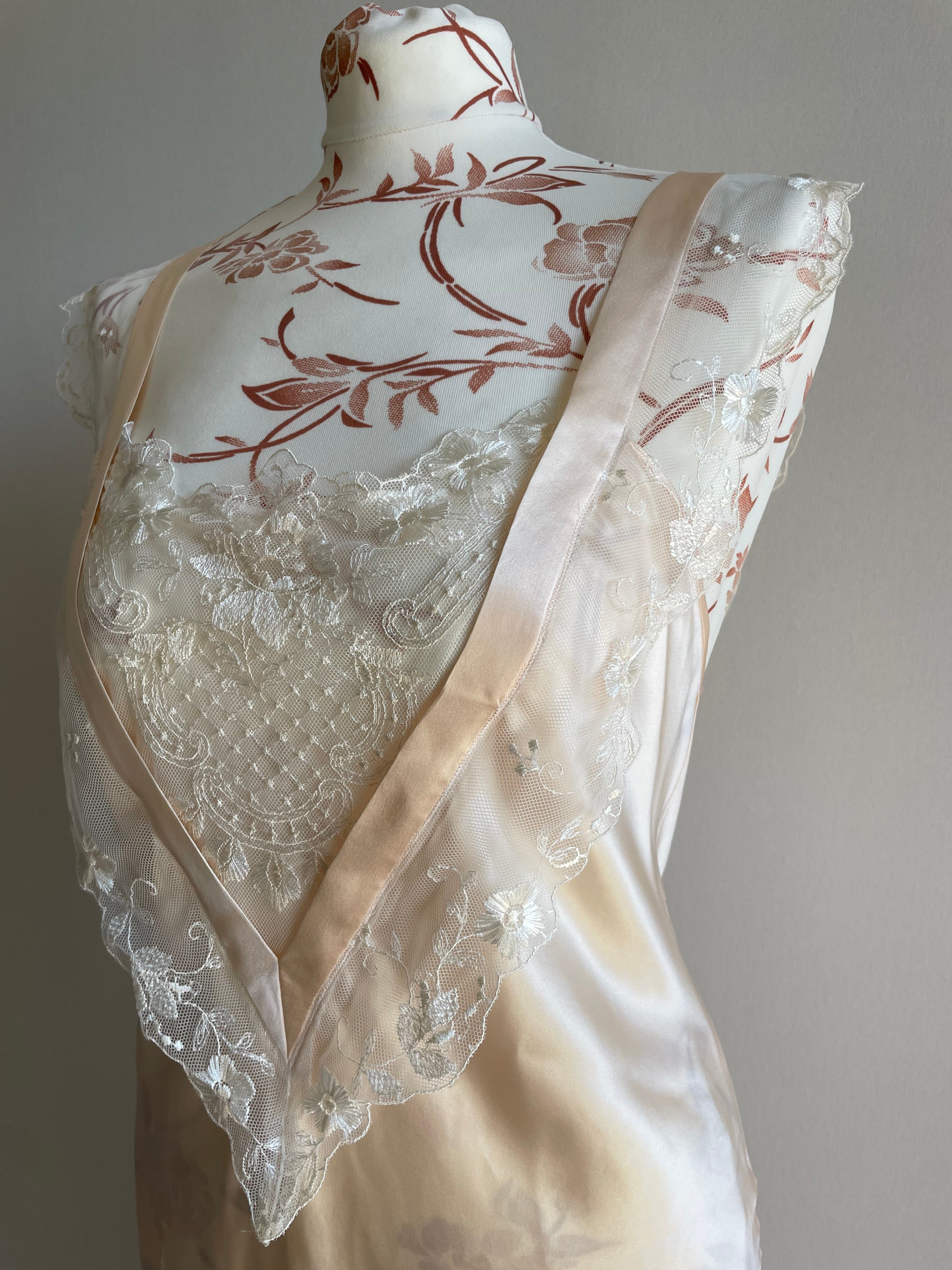 Vintage 80’s Saxons England 100% pure silk neglige