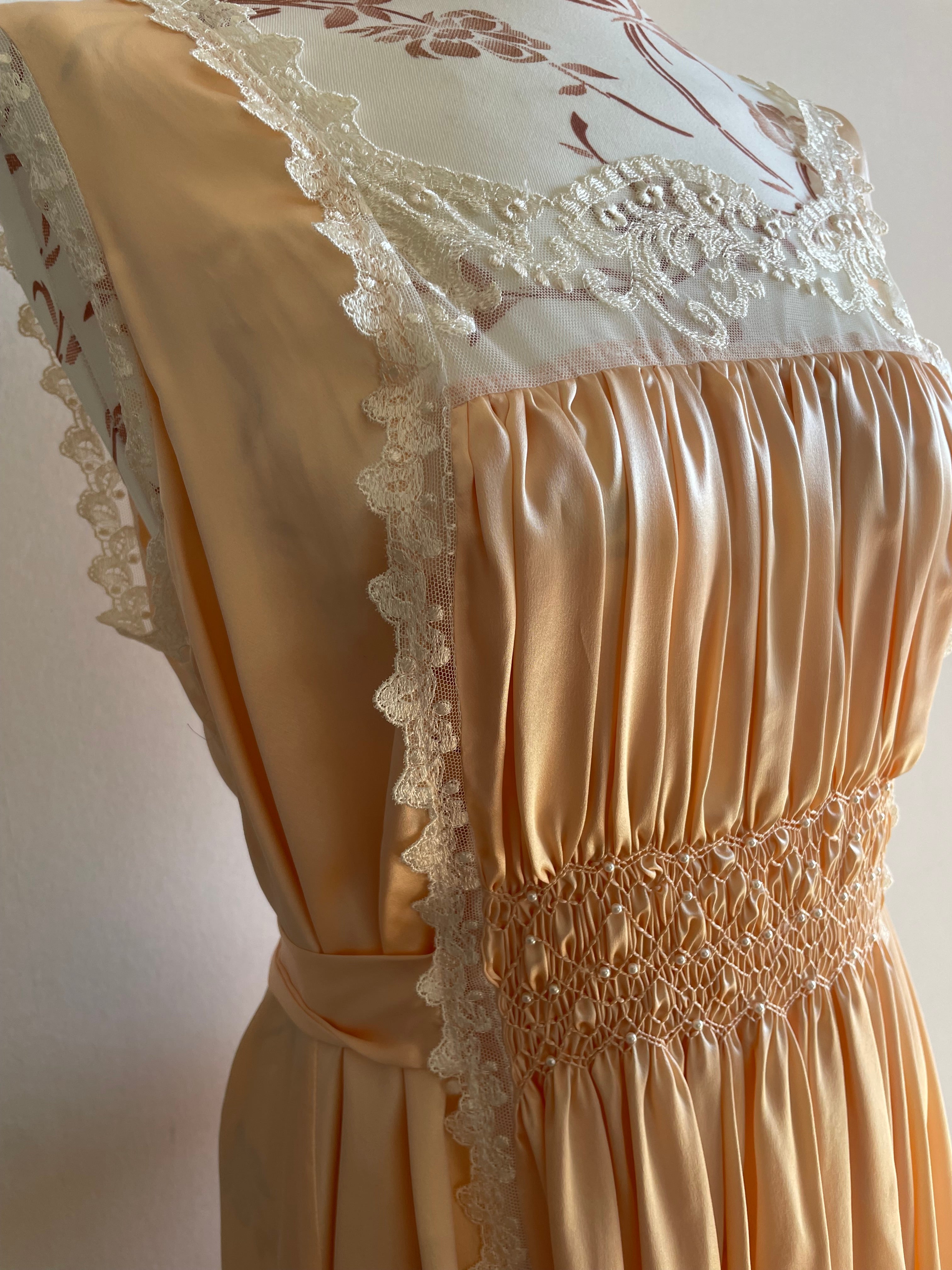 80’s Saxon England 100% pure silk negligé