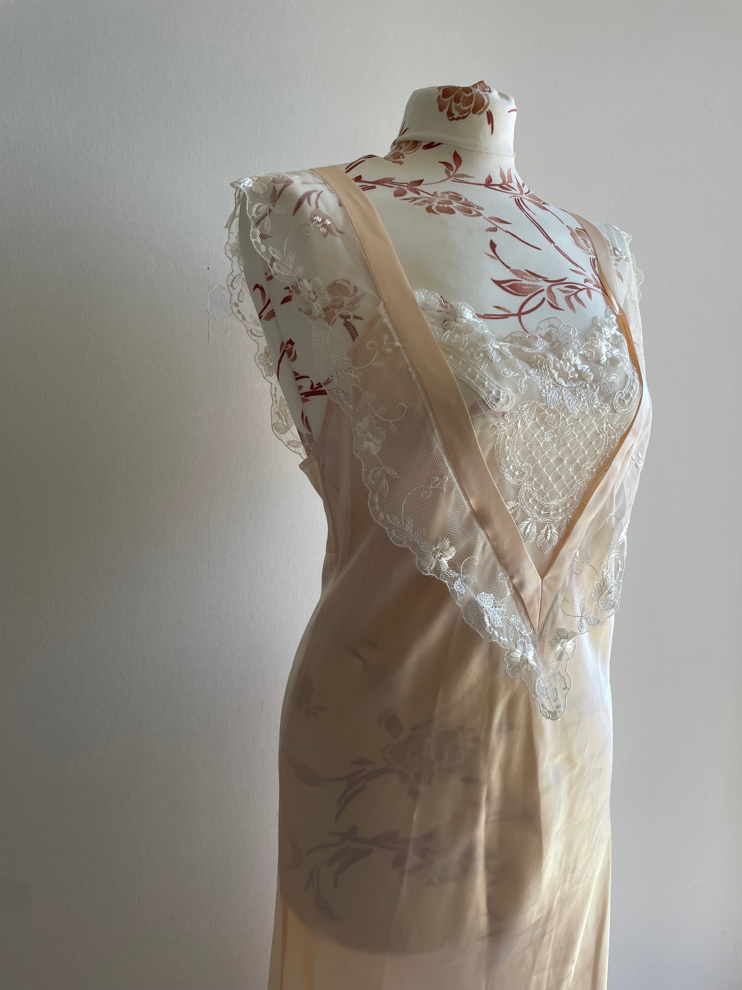 Vintage 80’s Saxons England 100% pure silk neglige