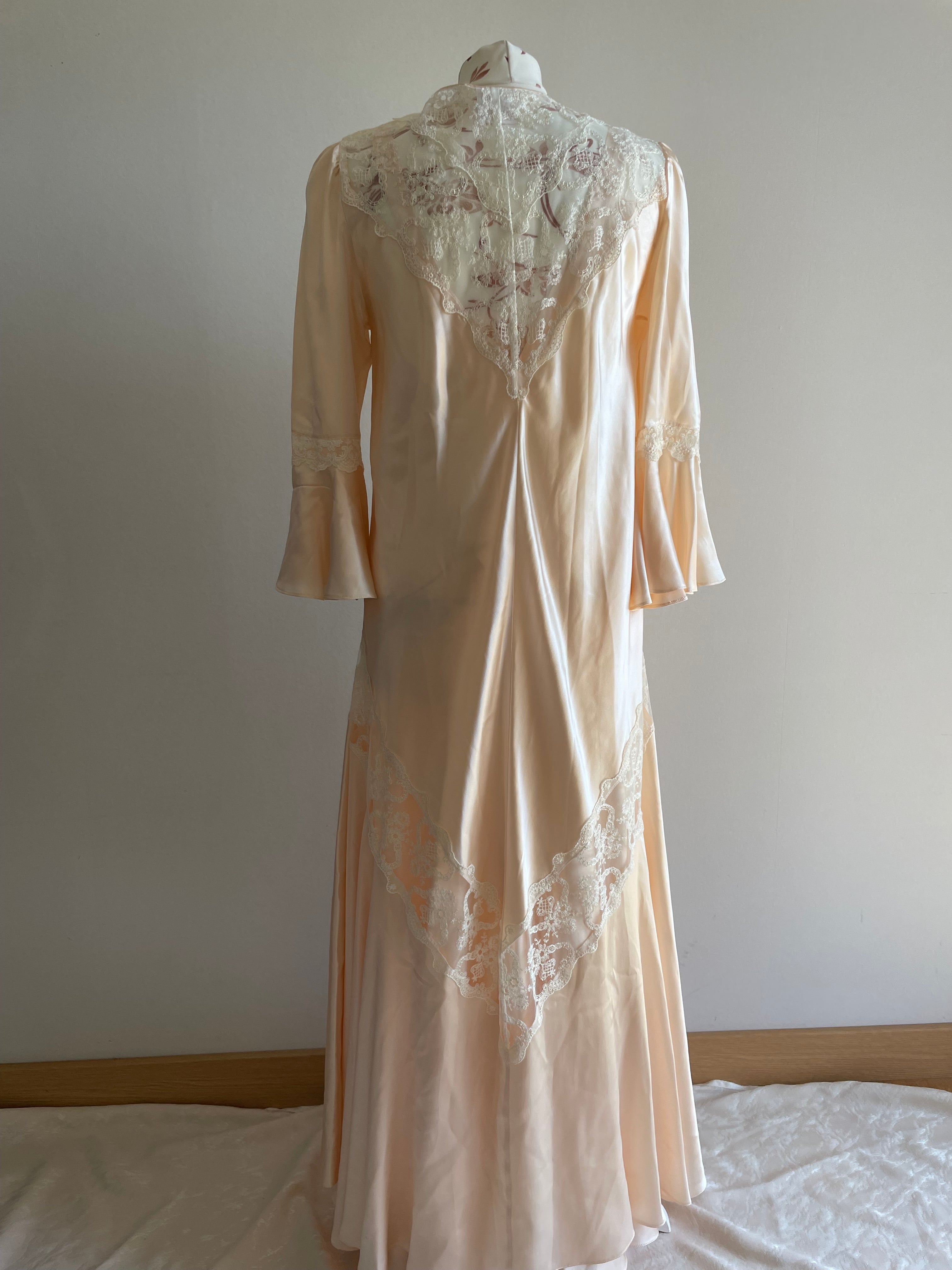 Vintage 80’s Saxons England 100% pure silk neglige