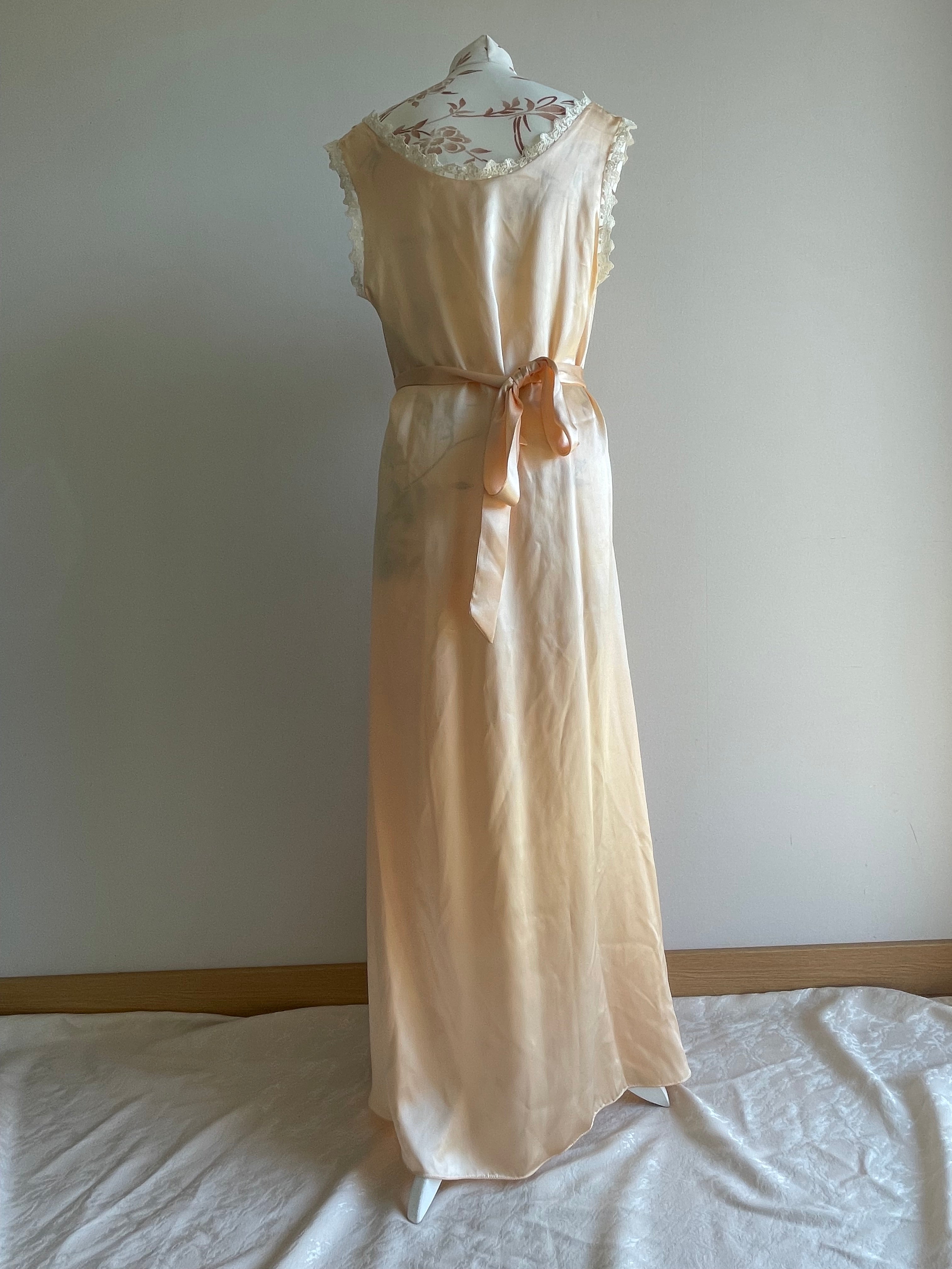 80’s Saxon England 100% pure silk negligé