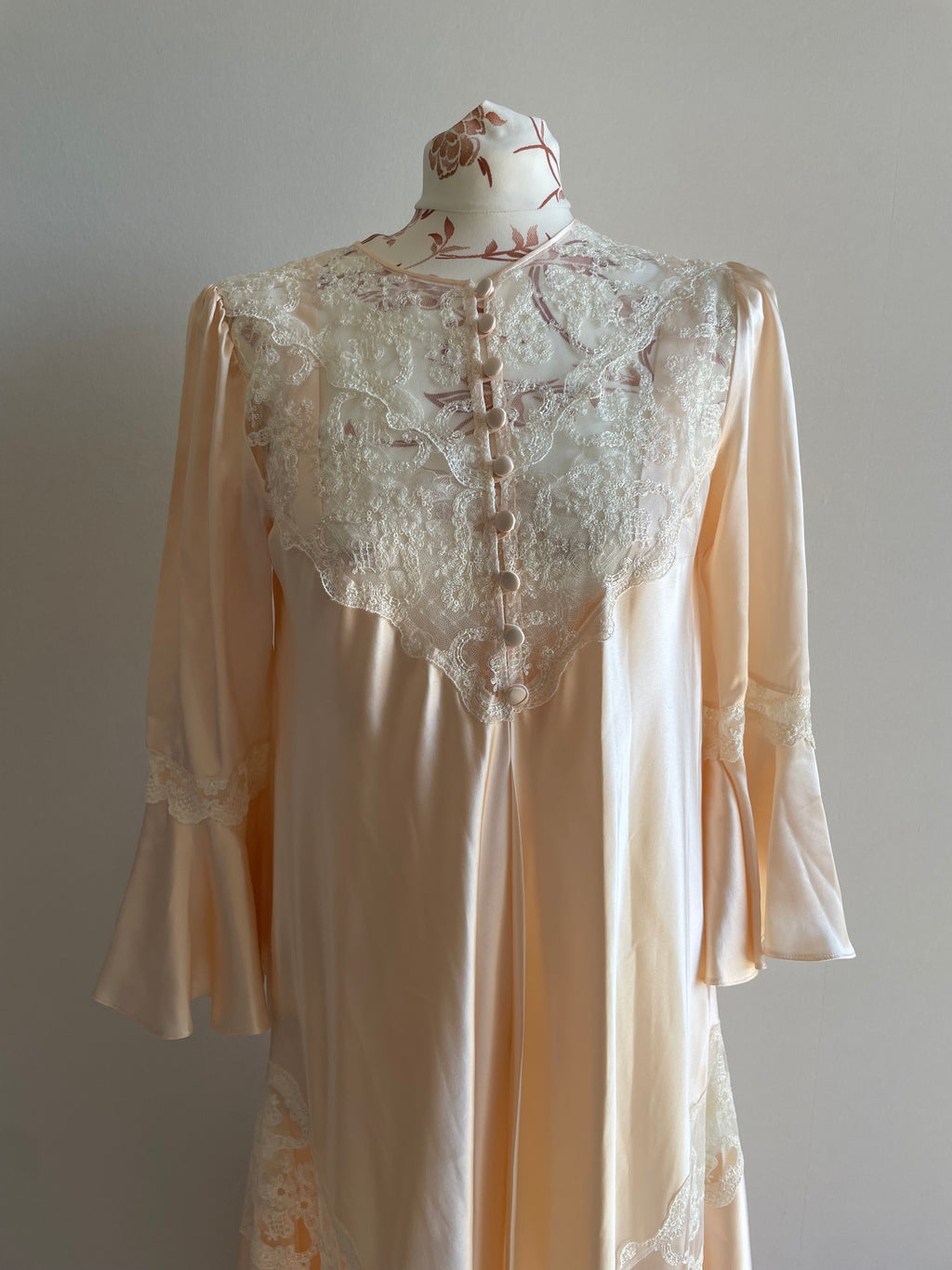 Vintage 80’s Saxons England 100% pure silk neglige