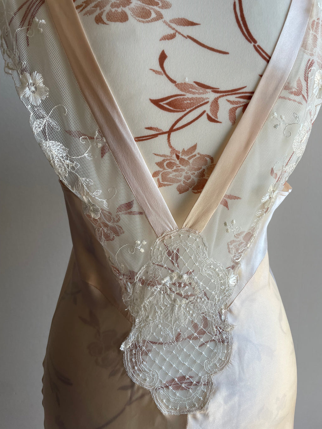 Vintage 80’s Saxons England 100% pure silk neglige