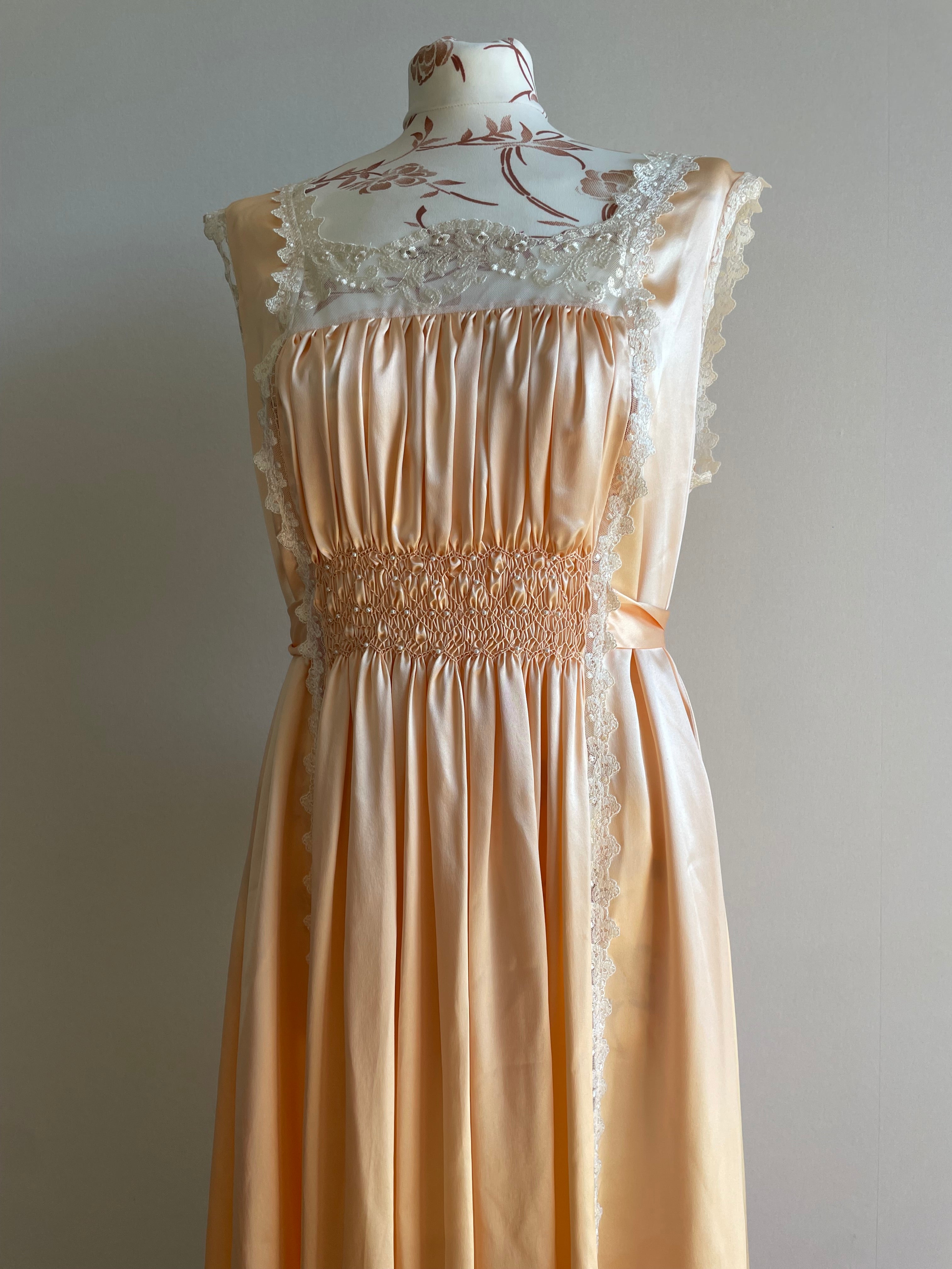 80’s Saxon England 100% pure silk negligé