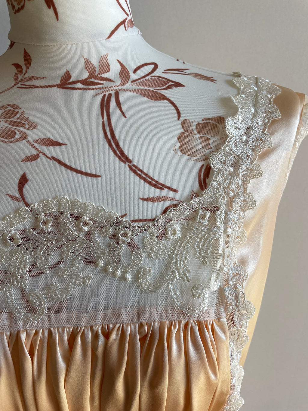 80’s Saxon England 100% pure silk negligé