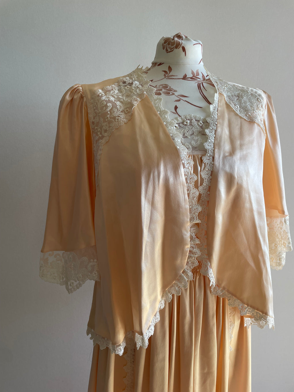 80’s Saxon England 100% pure silk negligé