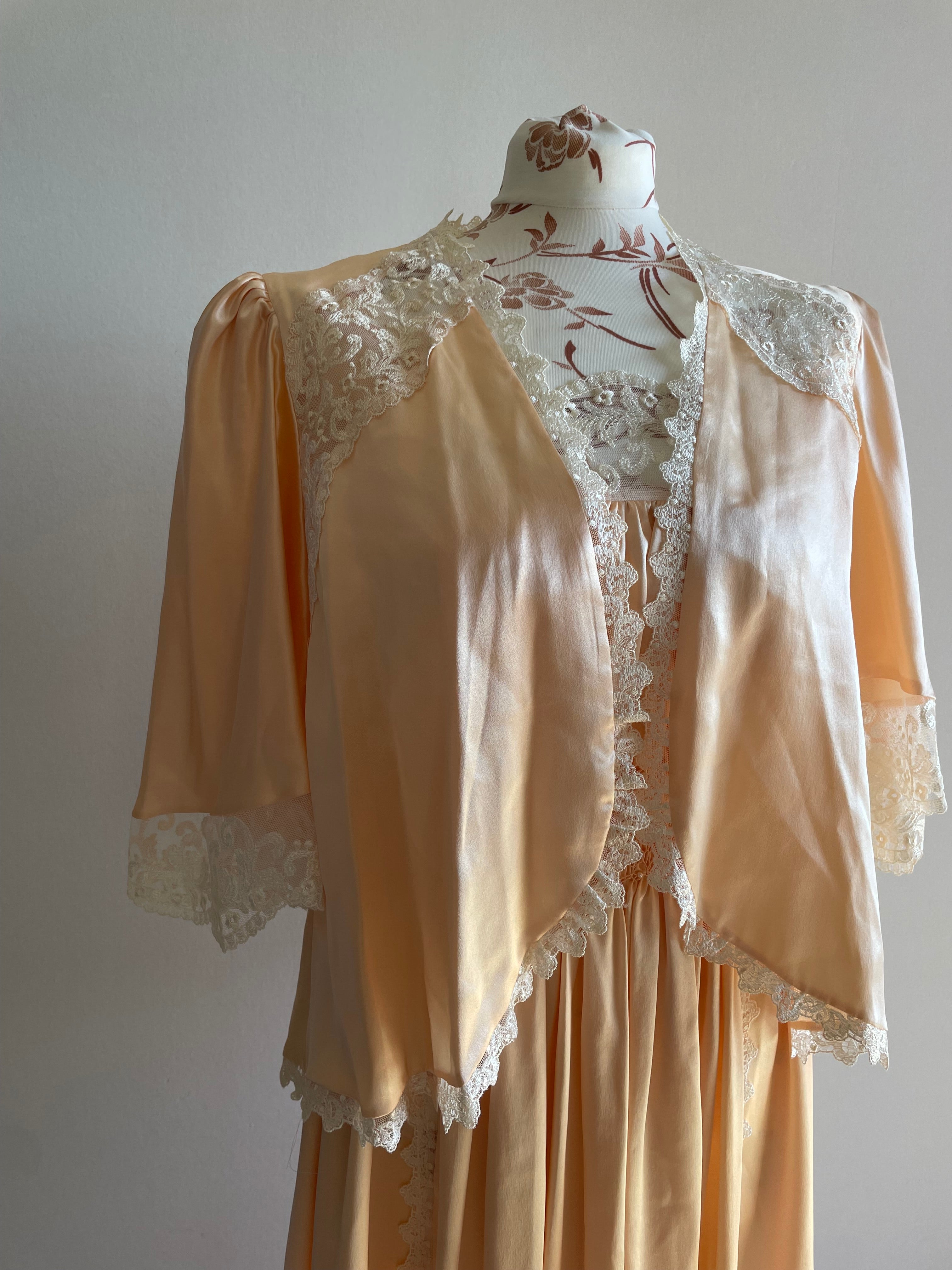 80’s Saxon England 100% pure silk negligé