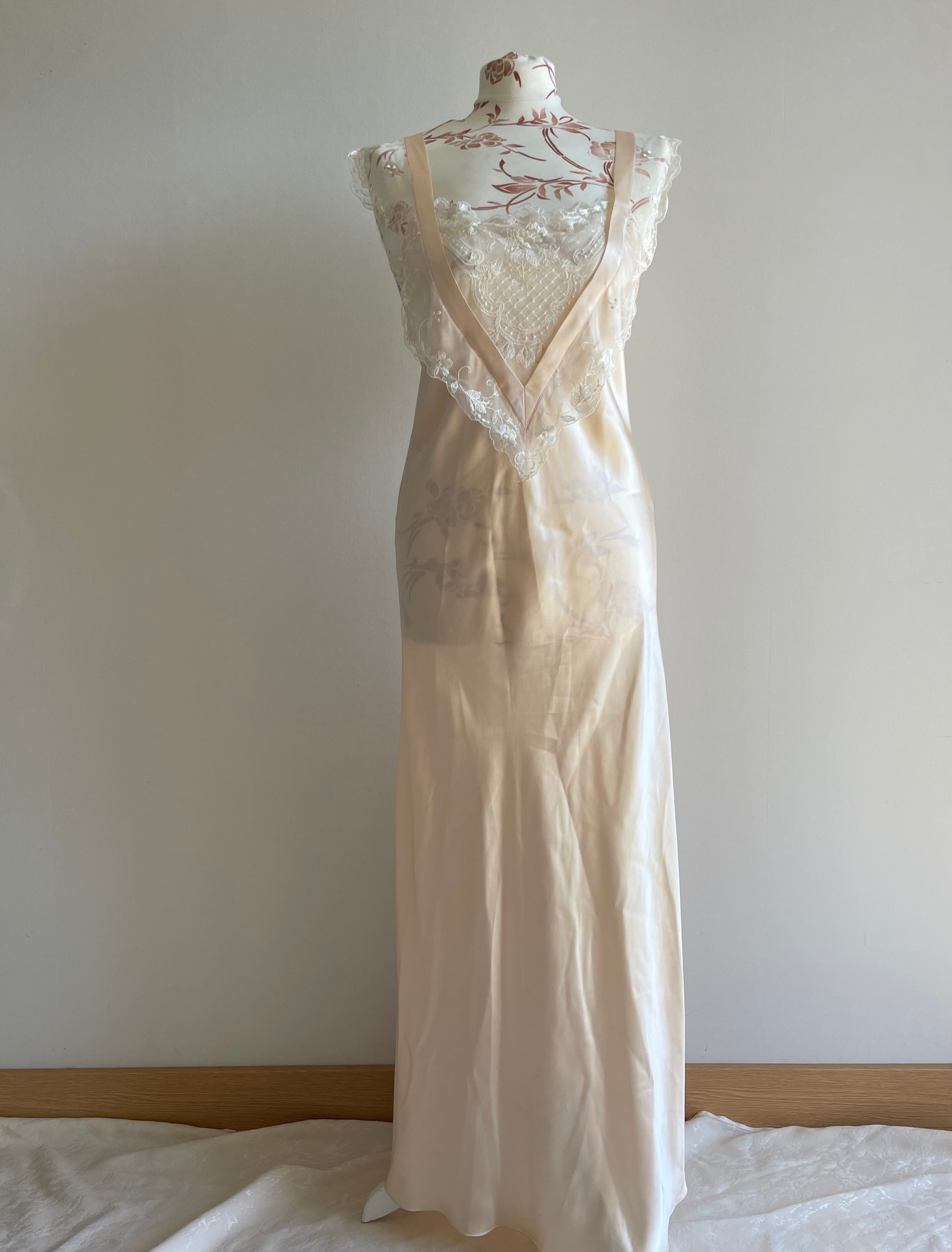 Vintage 80’s Saxons England 100% pure silk neglige