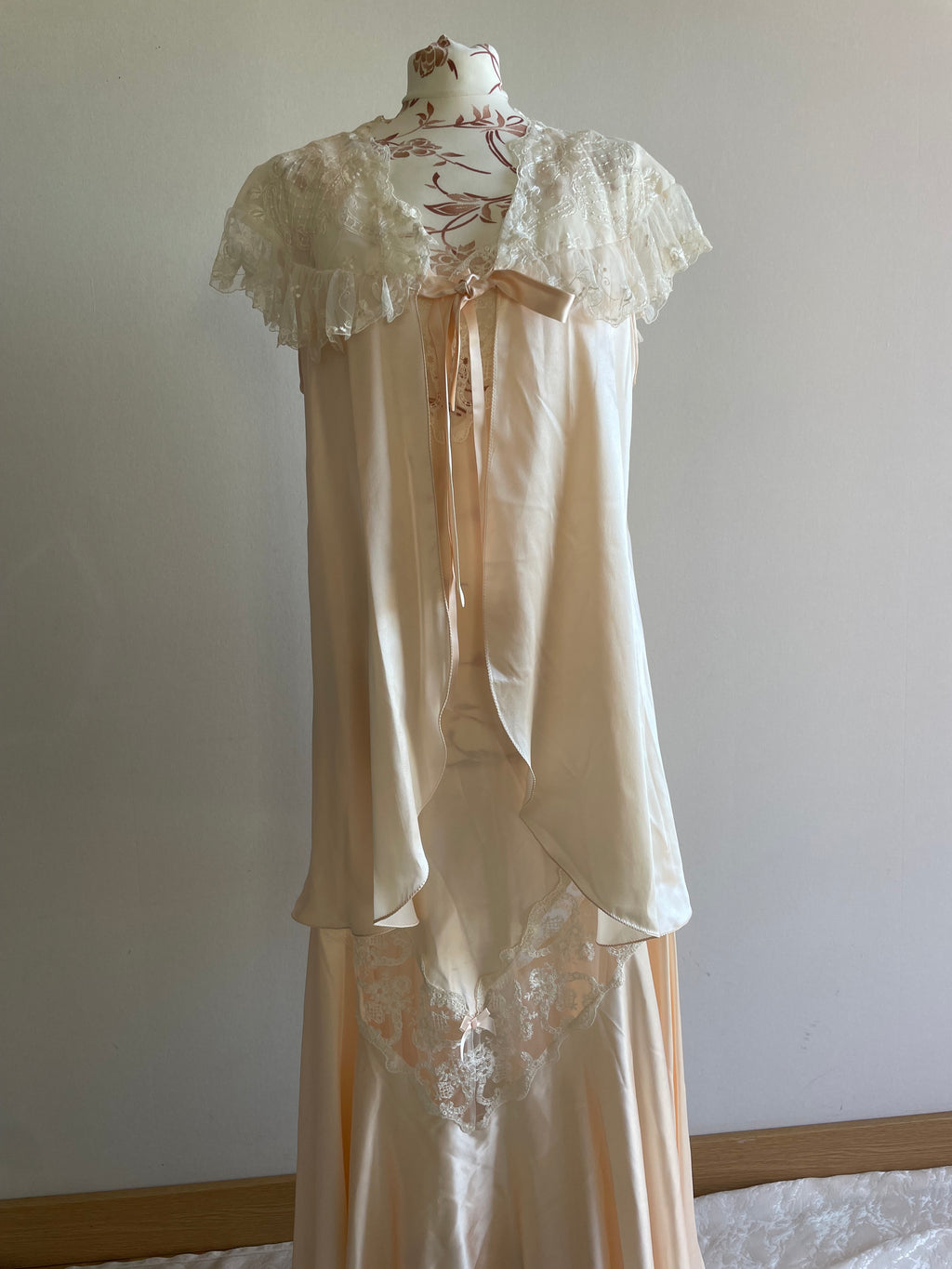 80’s Saxon England pure silk neglige